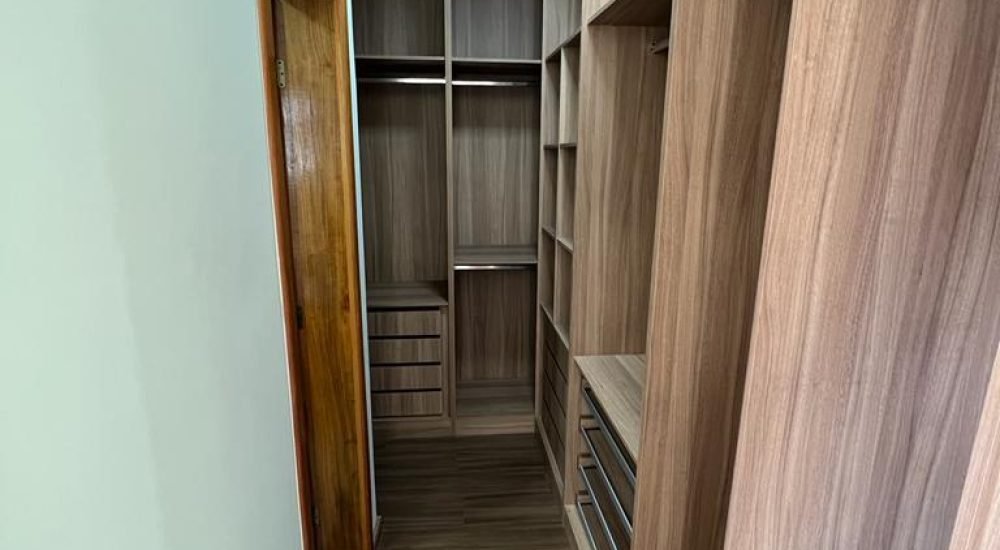 Casa à Venda Condomínio Arujá 4 - 4 Quartos