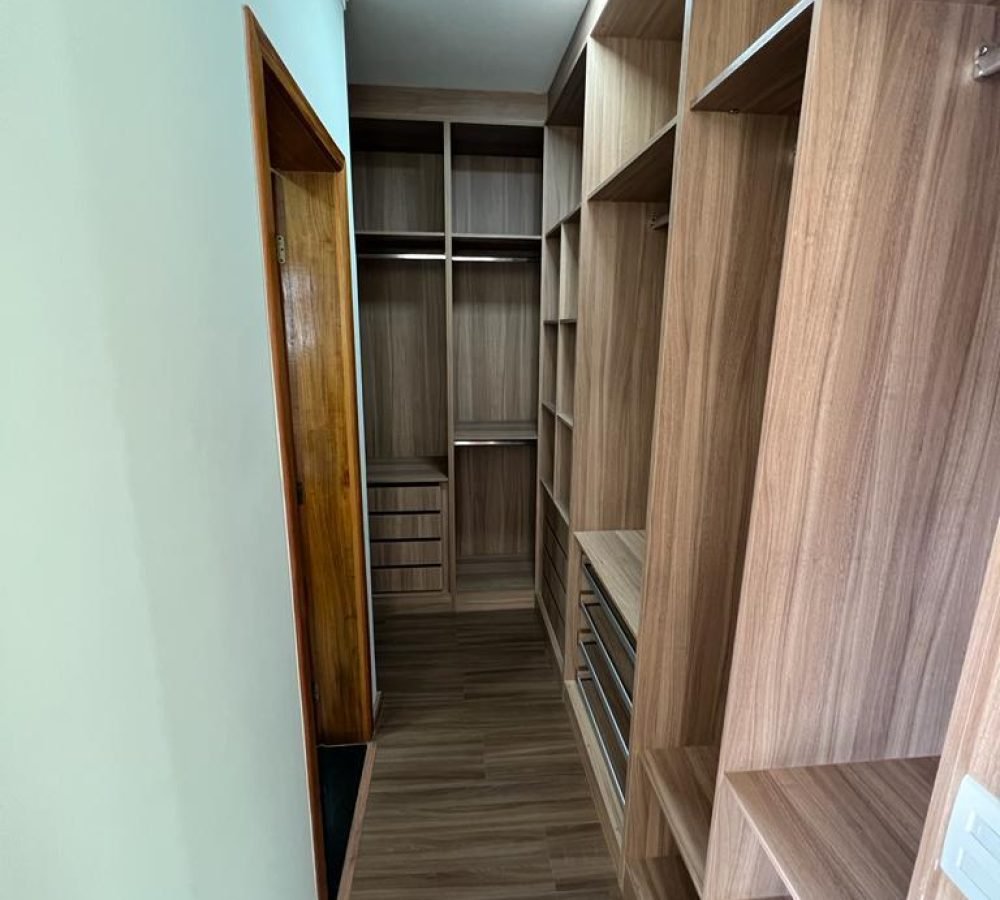 Casa à Venda Condomínio Arujá 4 - 4 Quartos