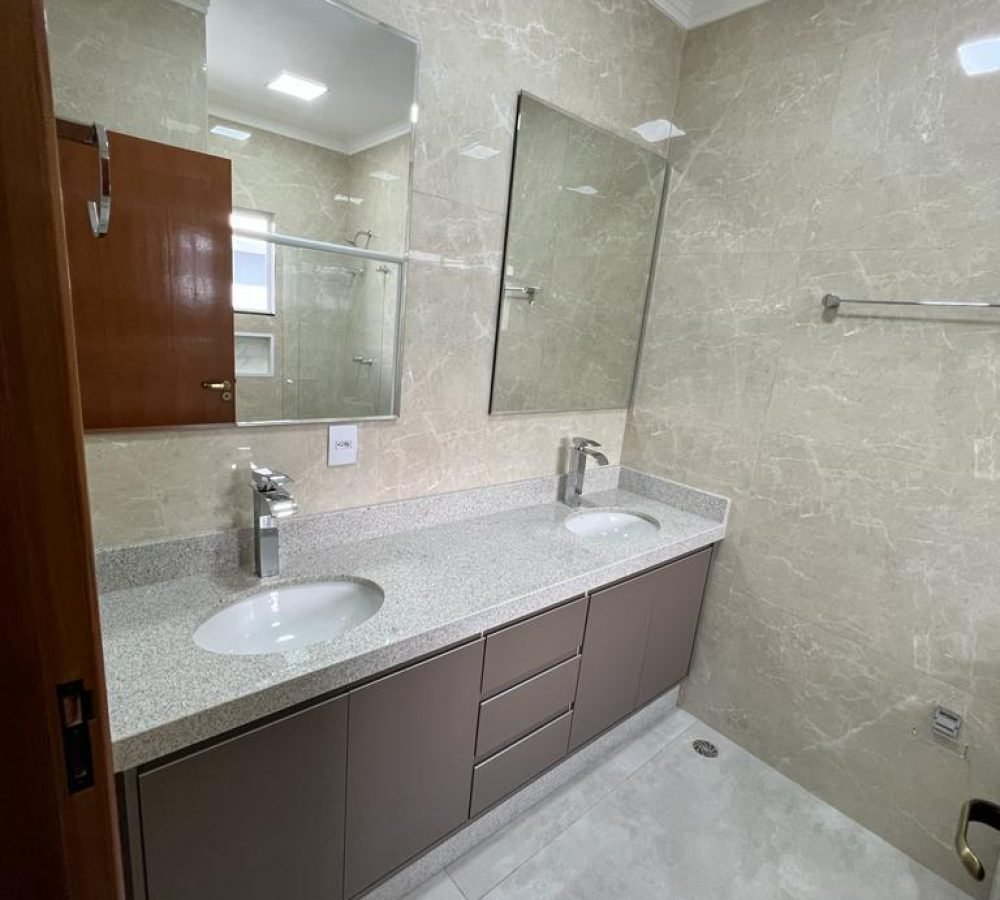 Casa à Venda Condomínio Arujá 4 - 4 Quartos