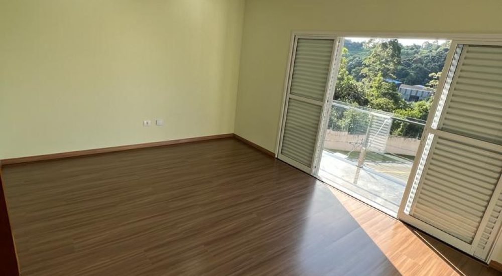 Casa à Venda Condomínio Arujá 4 - 4 Quartos