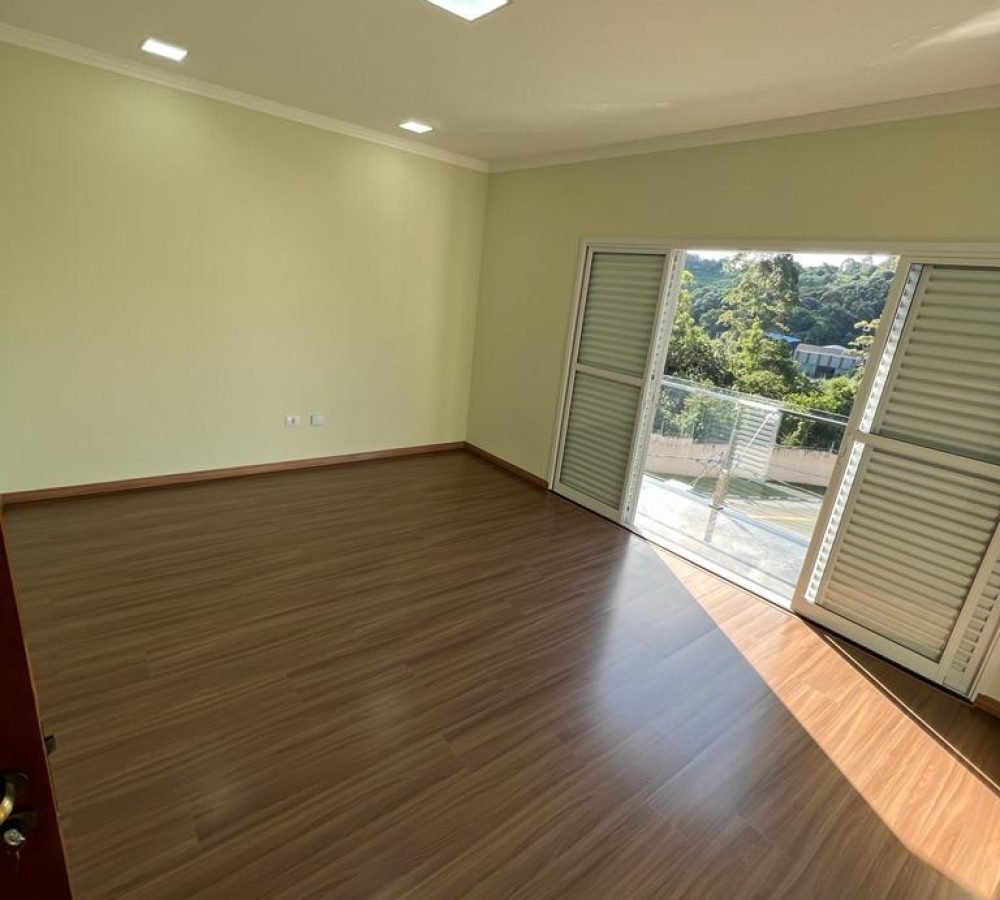 Casa à Venda Condomínio Arujá 4 - 4 Quartos