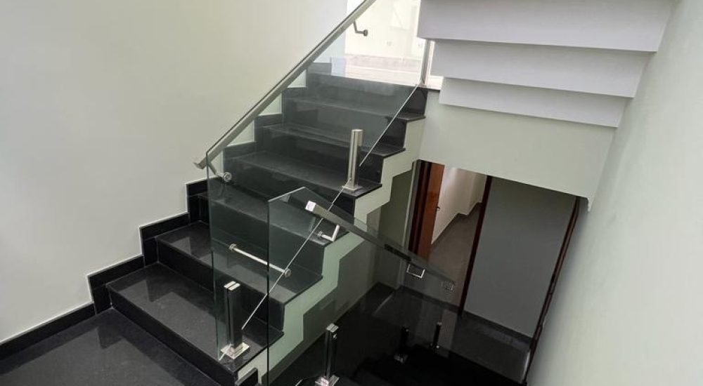 Casa à Venda Condomínio Arujá 4 - 4 Quartos