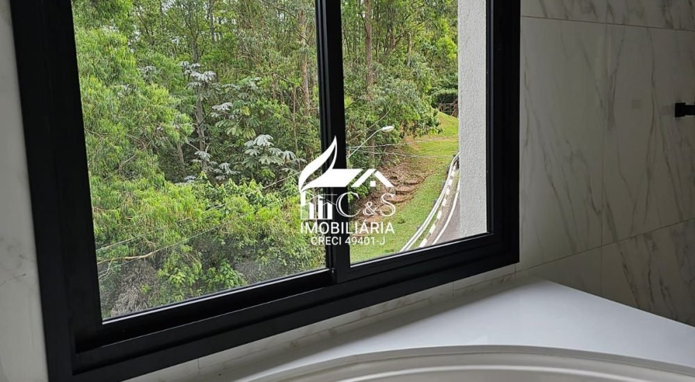 Casa à Venda Condomínio Real Park – Elegância e Natureza