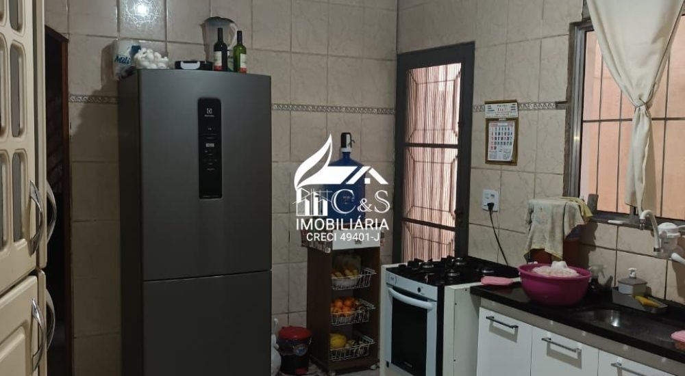 Oportunidade em Itaqua: Sobrado 4 Dorms por R$ 550 Mil