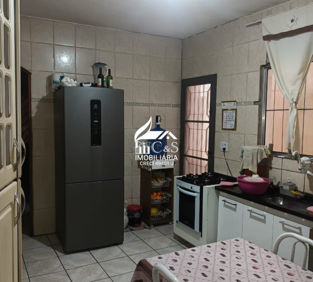 Oportunidade em Itaqua: Sobrado 4 Dorms por R$ 550 Mil