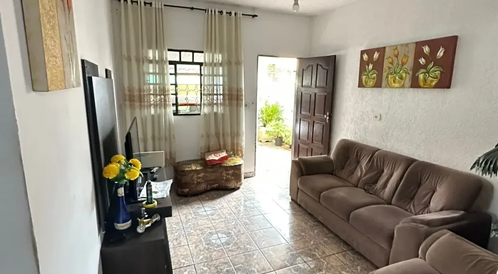 casa-aruja-2-dormitorios-sala-estar.jpg
