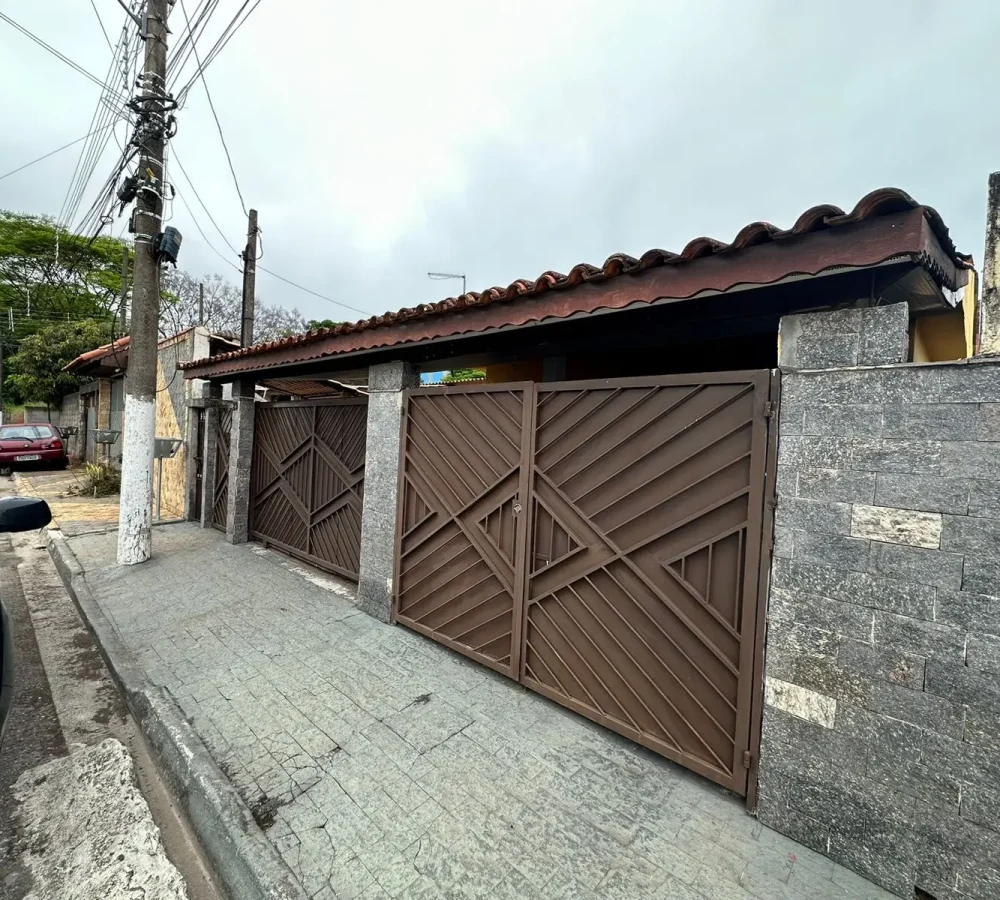 casa-terrea-aruja-fachada-com-portao.jpg
