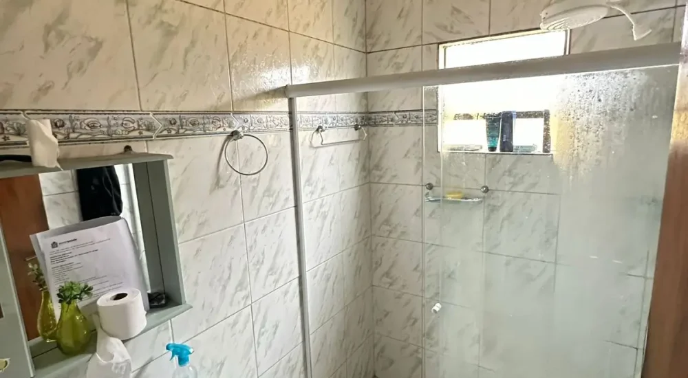 casa-venda-aruja-centro-banheiro-box-vidro.jpg