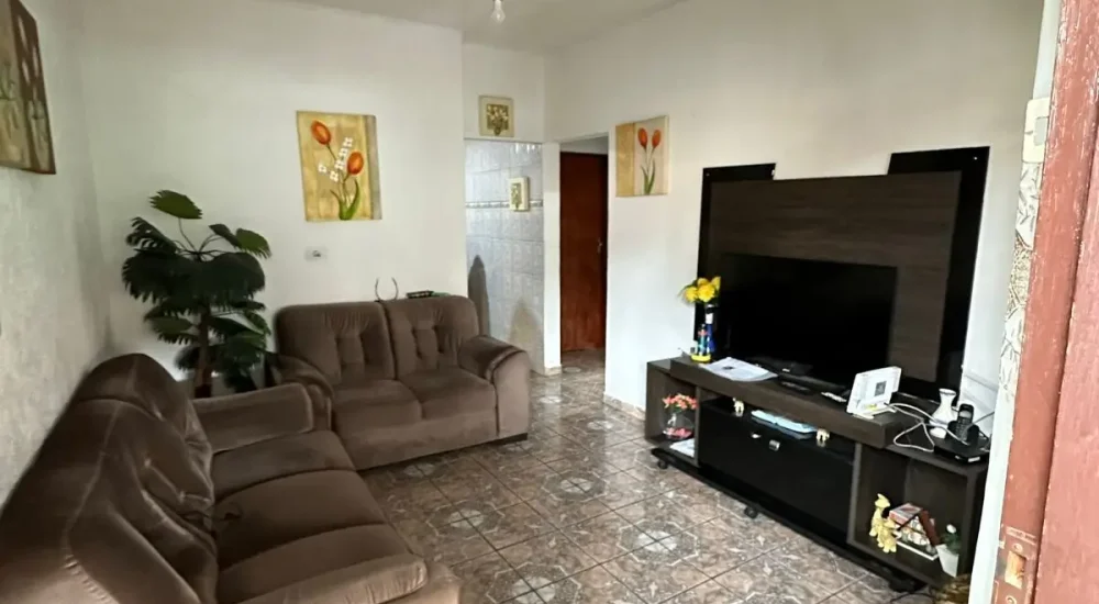 casa-venda-aruja-sala-com-sofa.jpg