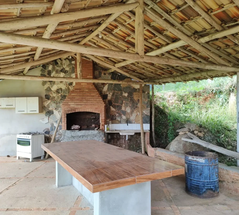 entrada-chacara-em-nazare-paulista-com-portao-estrada-do-riacho-cima.jpg-25