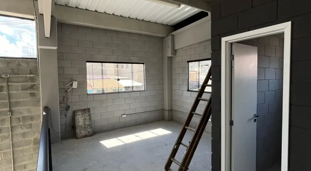 interior-galpao-mezanino-300m2-mogi-das-cruzes.jpg