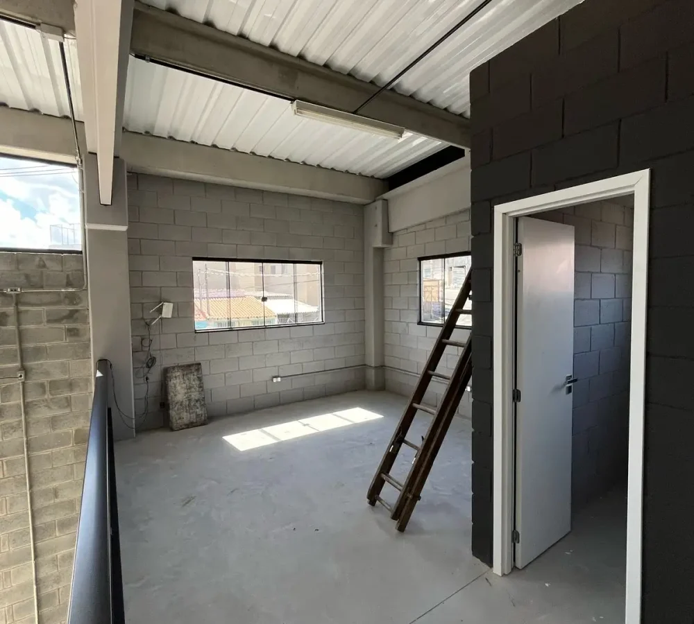 interior-galpao-mezanino-300m2-mogi-das-cruzes.jpg