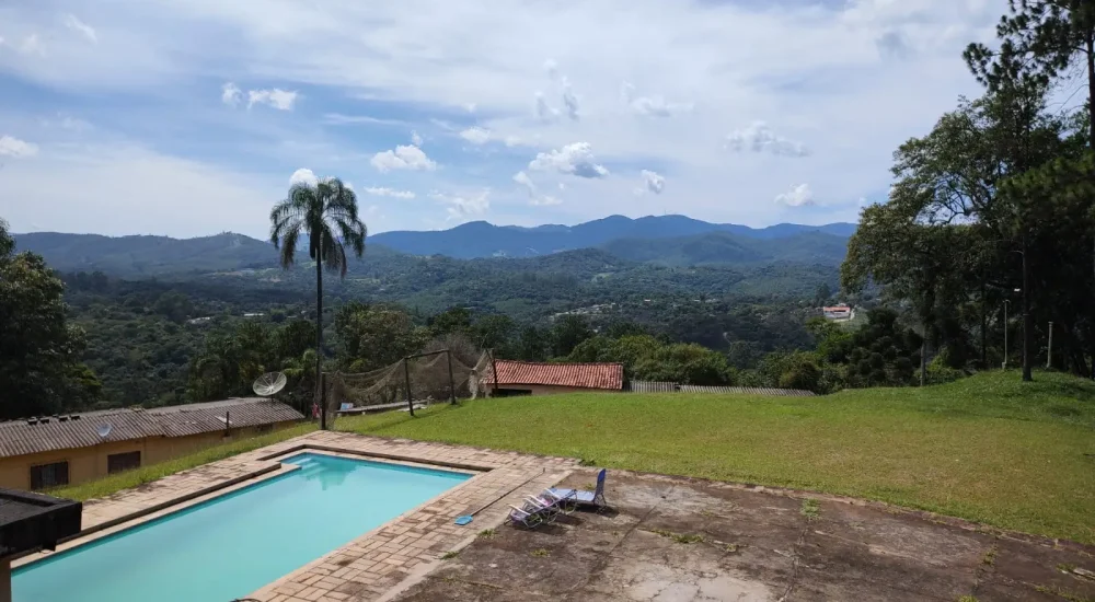 quarto-chacara-em-nazare-paulista-ambiente-espacoso.jpg-20