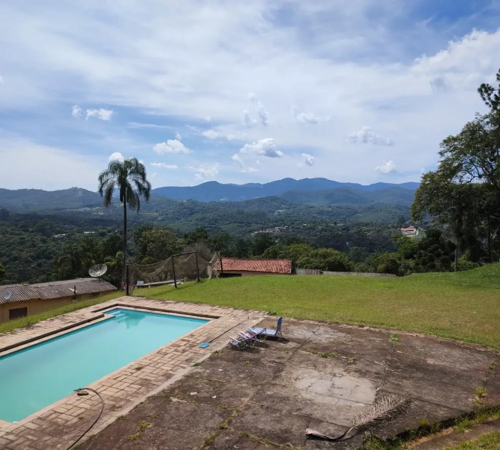 quarto-chacara-em-nazare-paulista-ambiente-espacoso.jpg-20