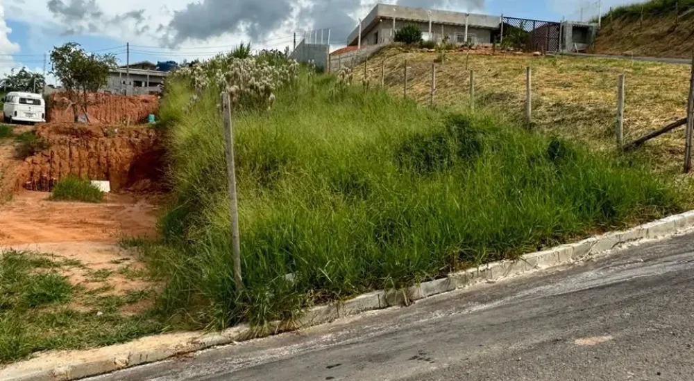 terreno-6x60m-com-asfalto-na-porta-aruja.jpg